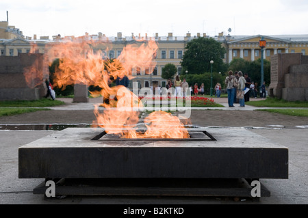 La fiamma eterna nel Campo di Marte a San Pietroburgo Russia Foto Stock