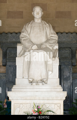 Sun Yat-sen Statua di Sun Yat-sen Mausoleo, Zhongshan Ling, Nanjing, Cina Foto Stock