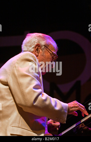 Il DAVE BRUBECK QUARTET esegue in occasione del cinquantesimo anniversario di Monterey festival jazz di Monterey in California Foto Stock