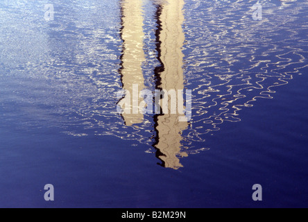 Thea Foss fluviale sotto il ponte di interscambio Tacoma Washington STATI UNITI D'AMERICA Foto Stock