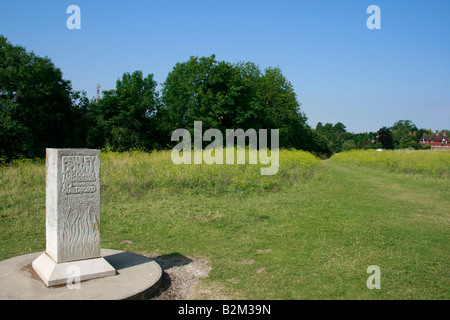 Viewpoint pilastro sul vertice di Pewley giù nella periferia di Guilford nel Surrey Foto Stock