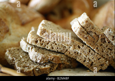 Pane fresco tagliato a fette Foto Stock