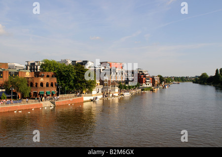 Vista del fiume Tamigi a Kingston Upon Thames, Regno Unito Foto Stock