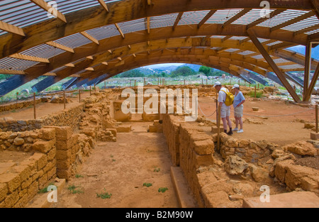 Rovine del palazzo minoico distrutto da un incendio nel 1450 BC a Malia sul Greco isola mediterranea di creta GR EU Foto Stock