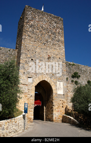 Porta Franca il cancello principale in colle medievale città di monteriggioni toscana italia Europa Foto Stock