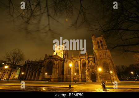 Città di Bristol, Inghilterra. College Green e Cattedrale di Bristol, conosciuta anche come la Chiesa della Santa e indivisa Trinità. Foto Stock