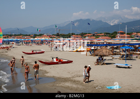 Vista della spiaggia principale di Forte dei Marmi Versilia Lucca Toscana settentrionale costa Italia Europa Foto Stock