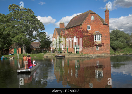 Cropthorne Mill, Fiume Avon, Fladbury, Worcestershire, Inghilterra Foto Stock