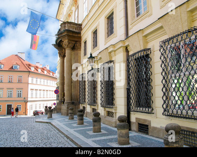 In orizzontale e di immagine a colori dell'Ambasciata Tedesca a Praga Foto Stock