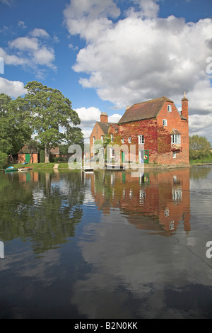 Cropthorne Mill, Fiume Avon, Fladbury, Worcestershire, Inghilterra Foto Stock