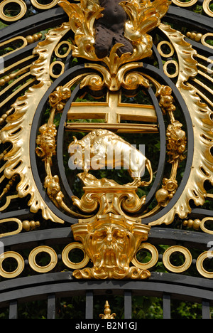 Dettaglio sui giardini di Buckingham Palace' Gates, Londra Foto Stock