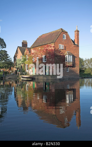 Cropthorne Mill, Fiume Avon, Fladbury, Worcestershire, Inghilterra Foto Stock