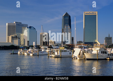 Downtown su St Johns River visto da Southbank Riverwalk Jacksonville in Florida USA Foto Stock