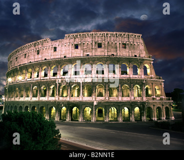 IT - Roma: il Colosseo di notte Foto Stock