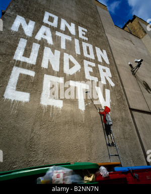 Graffiti politici dai guerriglieri artista Banksy. Newman Street, Londra, Inghilterra, Regno Unito. Foto Stock