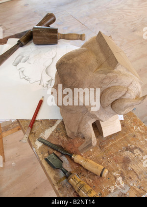 Scultura e intaglio su legno il Bataviawerf in Lelystad Paesi Bassi Foto Stock