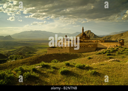 Ishak Pasa Saray, palazzo fortificato, in montagne vicino Dogubeyazit Foto Stock