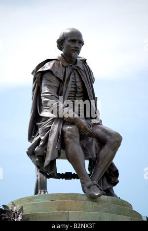 Statua di William Shakespeare, Gower Memorial, Bancroft giardini, Stratford-upon-Avon, Warwickshire, Inghilterra, Regno Unito Foto Stock
