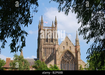 Cattedrale di Worcester sul fiume Severn, Worcester, Worcestershire, England, Regno Unito Foto Stock