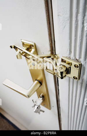 Porta con serratura di sicurezza (immagine in bianco e nero) Foto Stock
