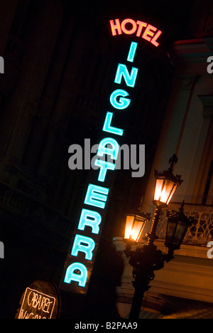 Insegna al neon con Hotel Inglaterra La Habana Vieja La Habana Cuba Foto Stock