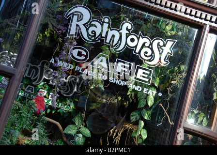 Esterno del Rainforest Cafe in Shaftesbury Avenue London Inghilterra England Foto Stock