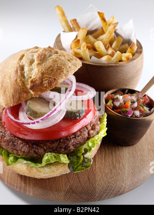 Hamburger Vegetariano assaporare e chips cibo editoriale Foto Stock