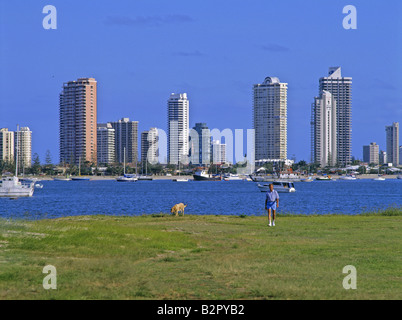 Alti edifici di Surfers Paradise Broadwater della Gold Coast di Queensland in Australia Foto Stock