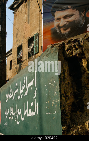 Poster e graffiti presso i palestinesi di Shatila campo profughi a Beirut, in Libano. Foto Stock