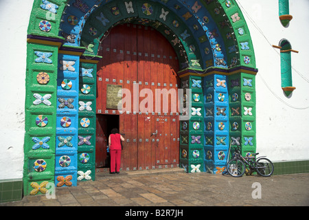 San Juan Chamula chiesa, vicino a San Cristobal de Las Casas, Chiapas Provincia, Messico. Foto Stock