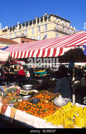 Nizza Cours Saleya Alpes-Maritimes 06 Cote d Azur costa azzurra Francia Paca Europa Foto Stock