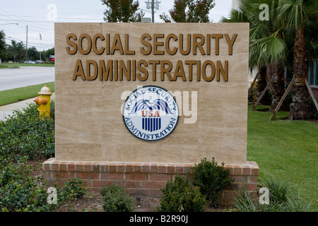 Carreggiata segno per la Social Security Administration Edificio per uffici Foto Stock