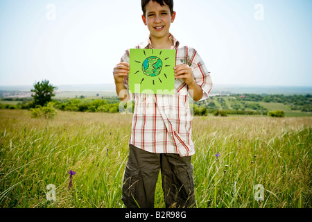 Ragazzo immagine di contenimento della massa Foto Stock