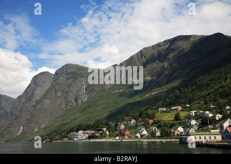 Norvegia Aurlandsfjorden Aurland città Foto Stock