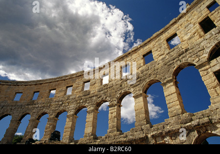 Arena romana - Colosseo - a Pola Istria Croazia Europa Foto Stock