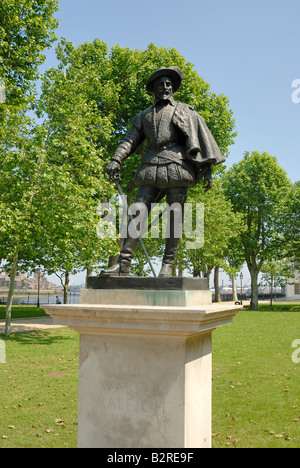 Sir Walter Raleigh statua,Greenwich, Londra Foto Stock