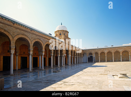 La grande moschea (Sidi Okba Moschea) in Kairouan, Tunisia Foto Stock