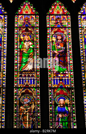 Finestra di Vetro colorato nella Cattedrale di Ely Cambridgeshire England Regno Unito Foto Stock