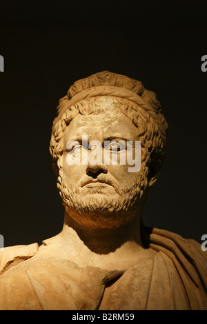 Publio Aelius Hadrianus, statua dell'imperatore Adriano al Museo di Antalya Foto Stock