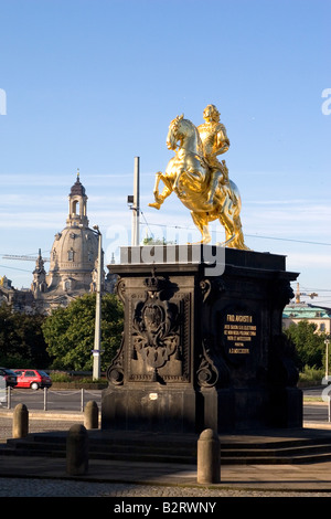 Il Golden Rider statua in Neustadt di Dresda. La statua è di Frederich Augusto II, l'Elettore di Sassonia. Foto Stock