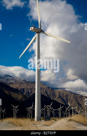 Primo piano di una turbina eolica presso Wind Farm vicino a Palm Springs California USA Foto Stock