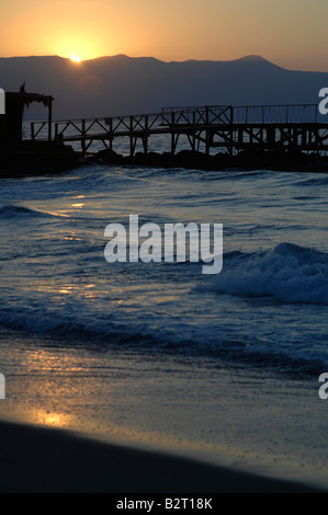 Tramonto a Agia Marina Beach, Creta Foto Stock