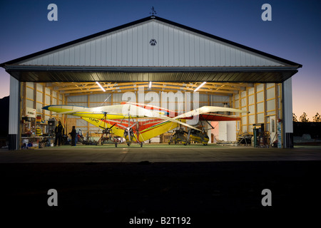 Microlite aeromobile in un grande hangar verso il cielo il complesso di Zingaro Rodeo New Mexico Foto Stock