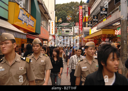 Scena di strada Takeshita Street Harajuku Tokyo Giappone Foto Stock