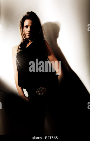Ritratto di giovane donna di 24 anni Foto Stock