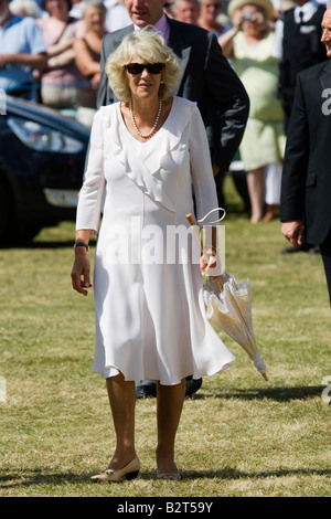 HRH Camilla Duchessa di Cornovaglia assiste il Sandringham Flower Show in Norfolk Inghilterra Foto Stock