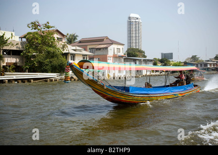 Longtail Boat su Menam Chao Phraya, Fiume dei Re, Bangkok, Thailandia Foto Stock