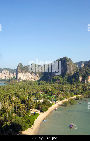 Vista aerea di istmo, Hat Rai Leh Est, Railay Est, Laem Phra Nang, Railey, Krabi, Thailandia, dopo lo tsunami Foto Stock