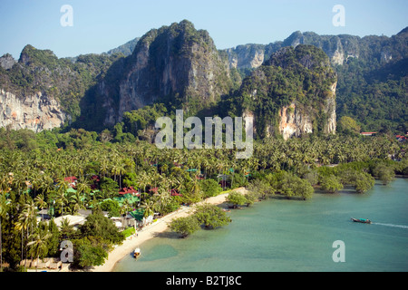 Vista aerea di istmo, Hat Rai Leh Est, Railay Est, Laem Phra Nang, Railey, Krabi, Thailandia, dopo lo tsunami Foto Stock