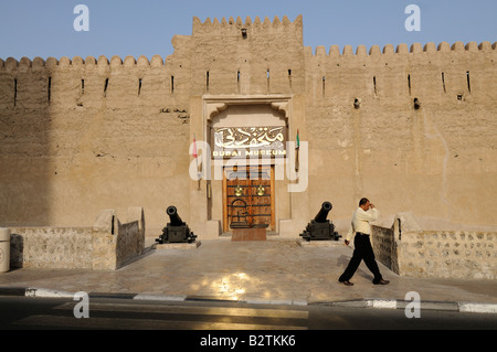 Museo di Dubai nel Bur Dubai zona è ora densamente popolate da i cittadini indiani al lavoro per costruire i grattacieli della nuova Dubai Foto Stock